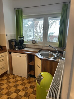 Microondas, horno, parrilla de estufa y lavavajillas 