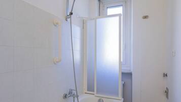 Apartamento básico | Banheiro