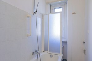 Basic Apartment | Bathroom - Bright and Modern Apartment by Wonderful Italy (Turin)
