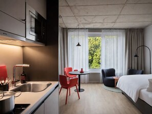 Deluxe Suite mit Kingsize | Premium bedding, desk, blackout curtains, soundproofing - STAYERY Bremen Altstadt (Bremen)