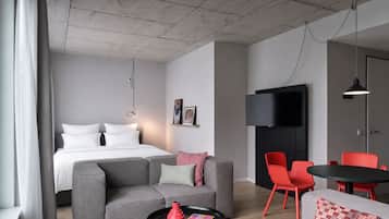 Großes Design Apartment | Premium bedding, desk, blackout curtains, soundproofing