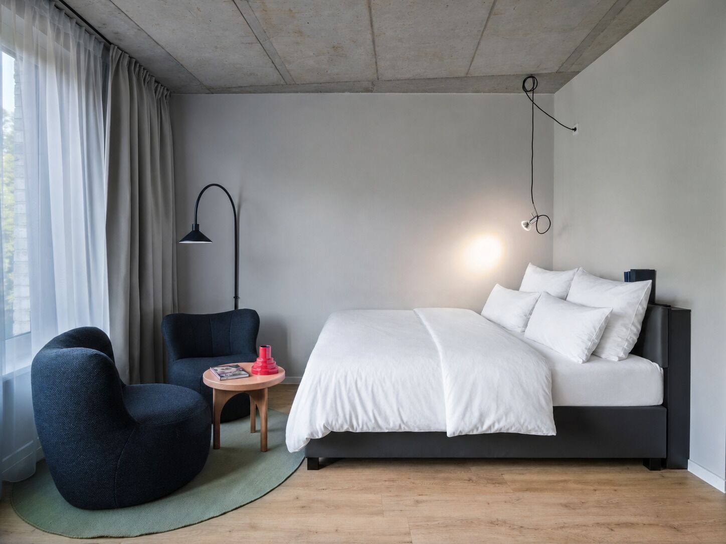 Deluxe Suite mit Kingsize | Hochwertige Bettwaren, Schreibtisch, Verdunkelungsvorhänge