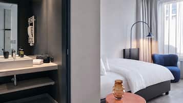 Design Studio | Premium bedding, desk, blackout curtains, soundproofing