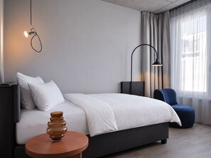 Design Studio | Hochwertige Bettwaren, Schreibtisch, Verdunkelungsvorhänge
