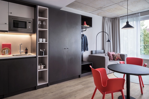 Deluxe Suite, 1 Queen Bed | Living area | 30-inch flat-screen TV with cable channels