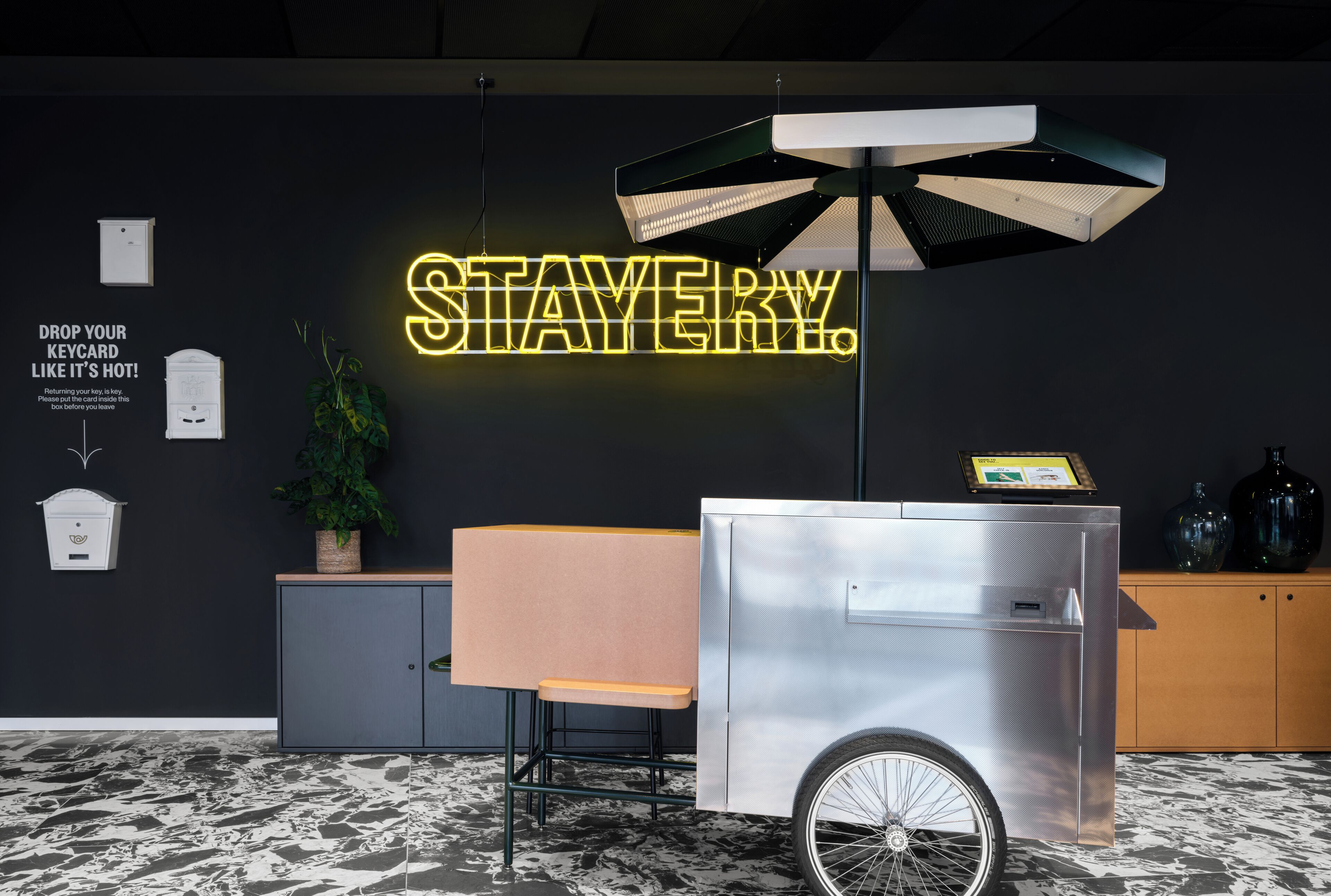 เคาน์เตอร์เช็คอิน/เช็กเอาต์