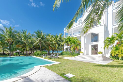 Love Beach Luxury 3BR Condo - Step to Beach & Pool
