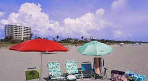 Beach - COOL VIBES Spacious Home with Gym / Game Room / Fenced Yard / Walk to Atlantic (Delray Beach)