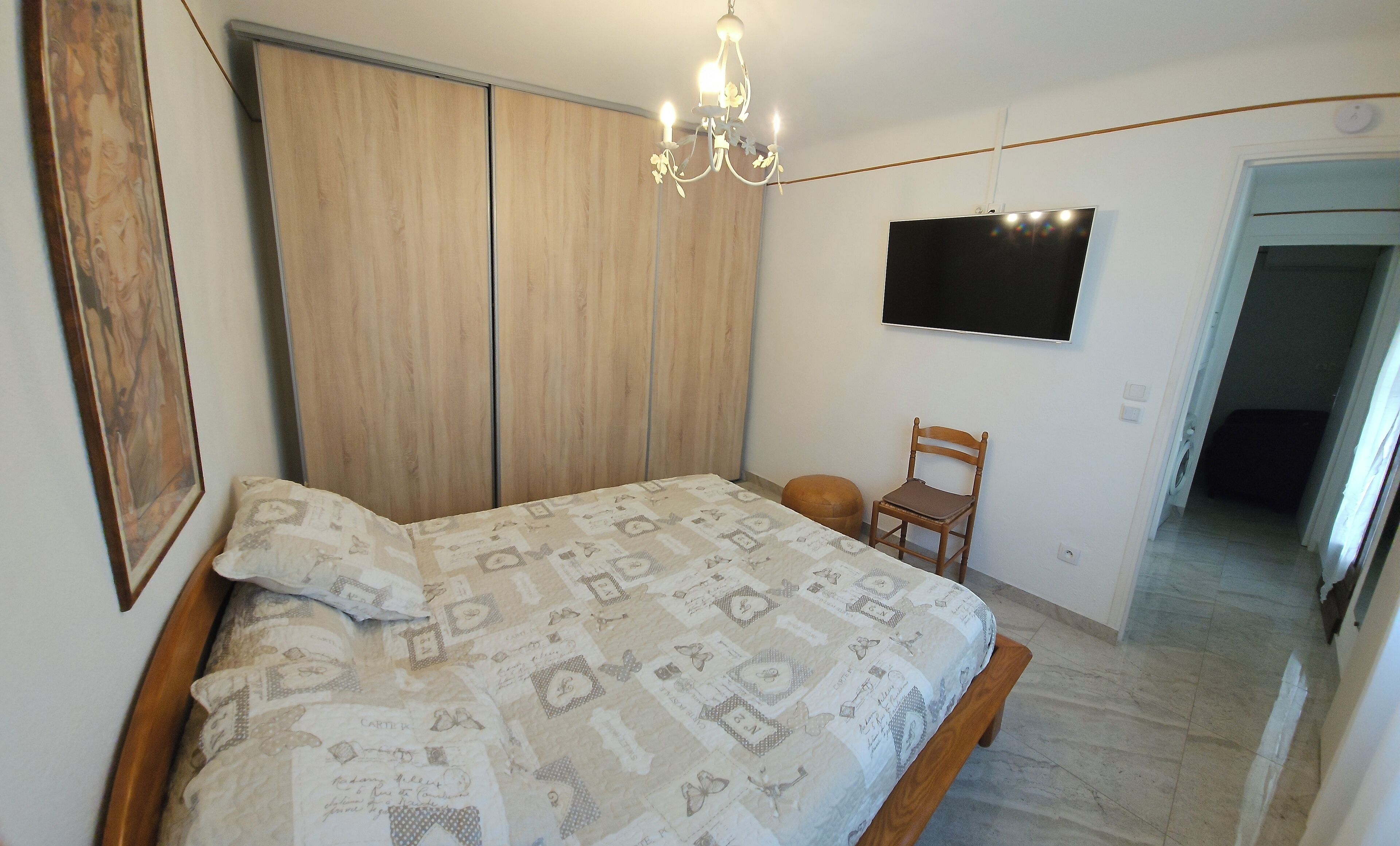 Iron/ironing board, WiFi, bed sheets
