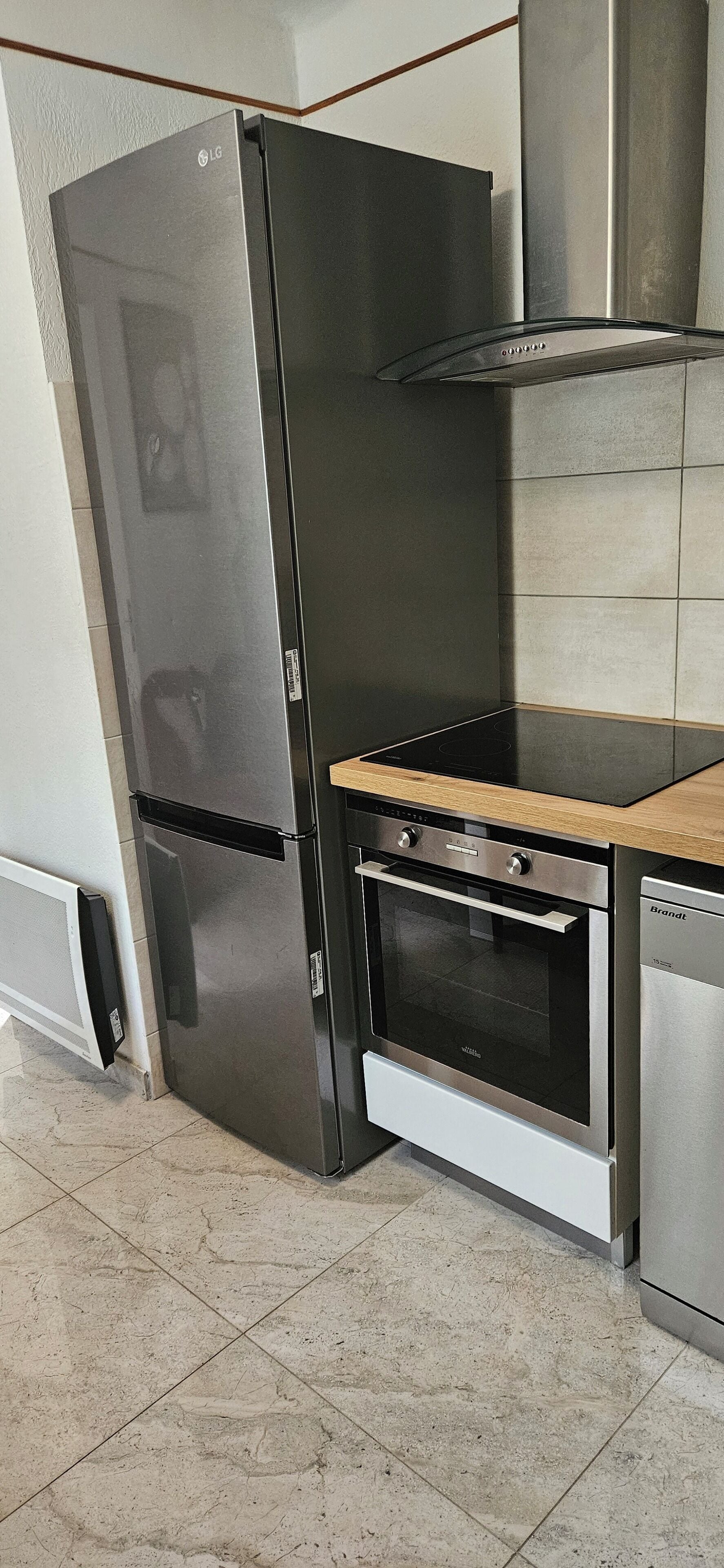 Micro-ondes, four, plaque de cuisson, lave-vaisselle