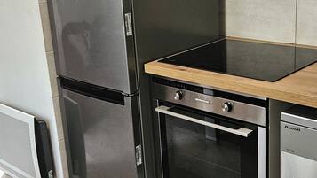 Micro-ondes, four, plaque de cuisson, lave-vaisselle