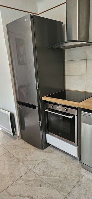 Micro-ondes, four, plaque de cuisson, lave-vaisselle