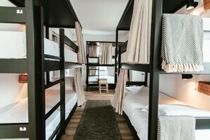 Soundproofing, free WiFi - Aires HOSTEL (Sao Roque do Pico)