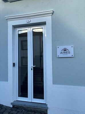 Exterior detail - Aires HOSTEL (Santo António)