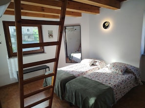 2 bedrooms, desk, free WiFi, bed sheets