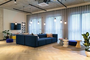 30-inch flat-screen TV with cable channels - STAYERY Bochum Ehrenfeld (Bochum)