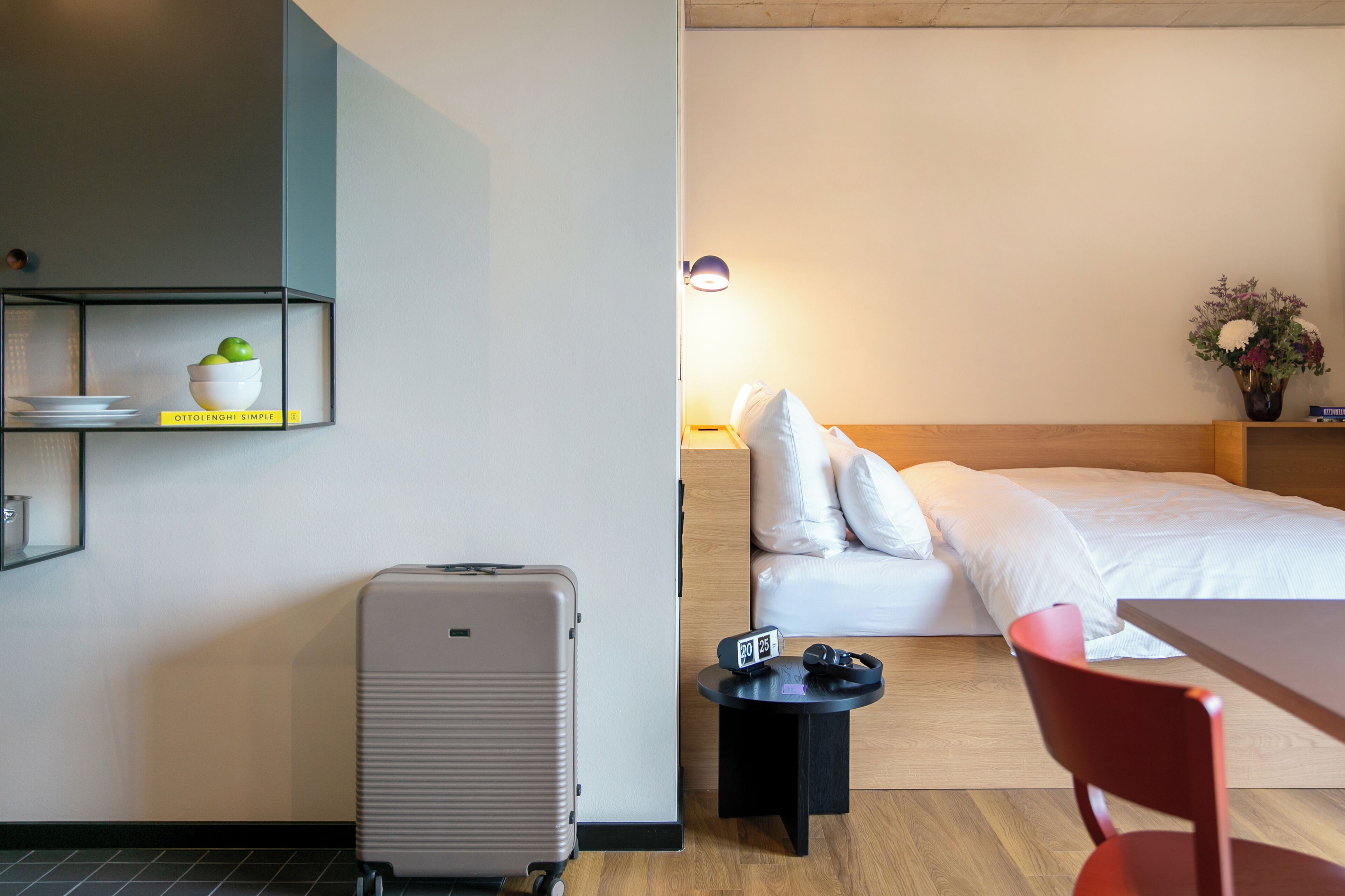 Departamento de diseñador, 1 cama King size | Ropa de cama de alta calidad y escritorio 