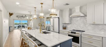 Boca Grande Bliss: Stunning Condo with Boat Lift & Panoramas of Gulf Shores