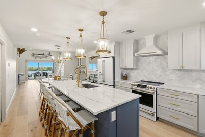 Boca Grande Bliss: Stunning Condo with Boat Lift & Panoramas of Gulf Shores