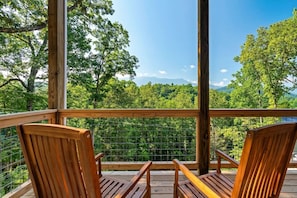 Property grounds - The Mountain Estate by Ghosal Luxury Lodging (Gatlinburg)