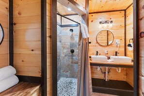 Hair dryer, towels - The Mountain Estate by Ghosal Luxury Lodging (Gatlinburg)
