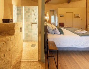 4 bedrooms, iron/ironing board, WiFi, bed sheets - Exceptional B&B and Suites at the Château des Ducs de Mortemart (Mortemart)