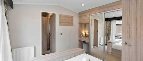 2 ห้องนอน, เตารีด/โต๊ะรีดผ้า, Wi-Fi ฟรี, ผ้าปูที่นอน