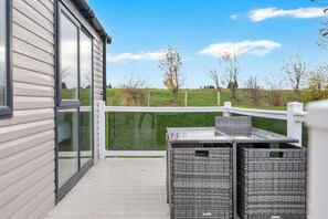 Outdoor dining - Kingsbarns Luxe Lodge - Sleeps 6 - Seton Sands (Prestonpans)