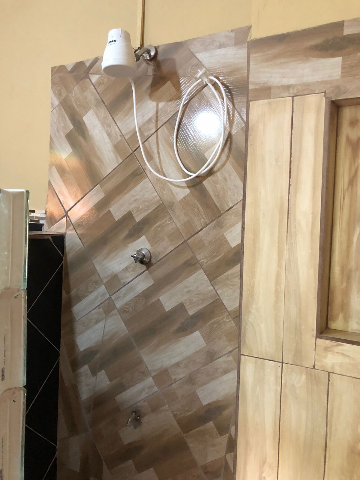 Dusche, Handtücher, Seife, Toilettenpapier