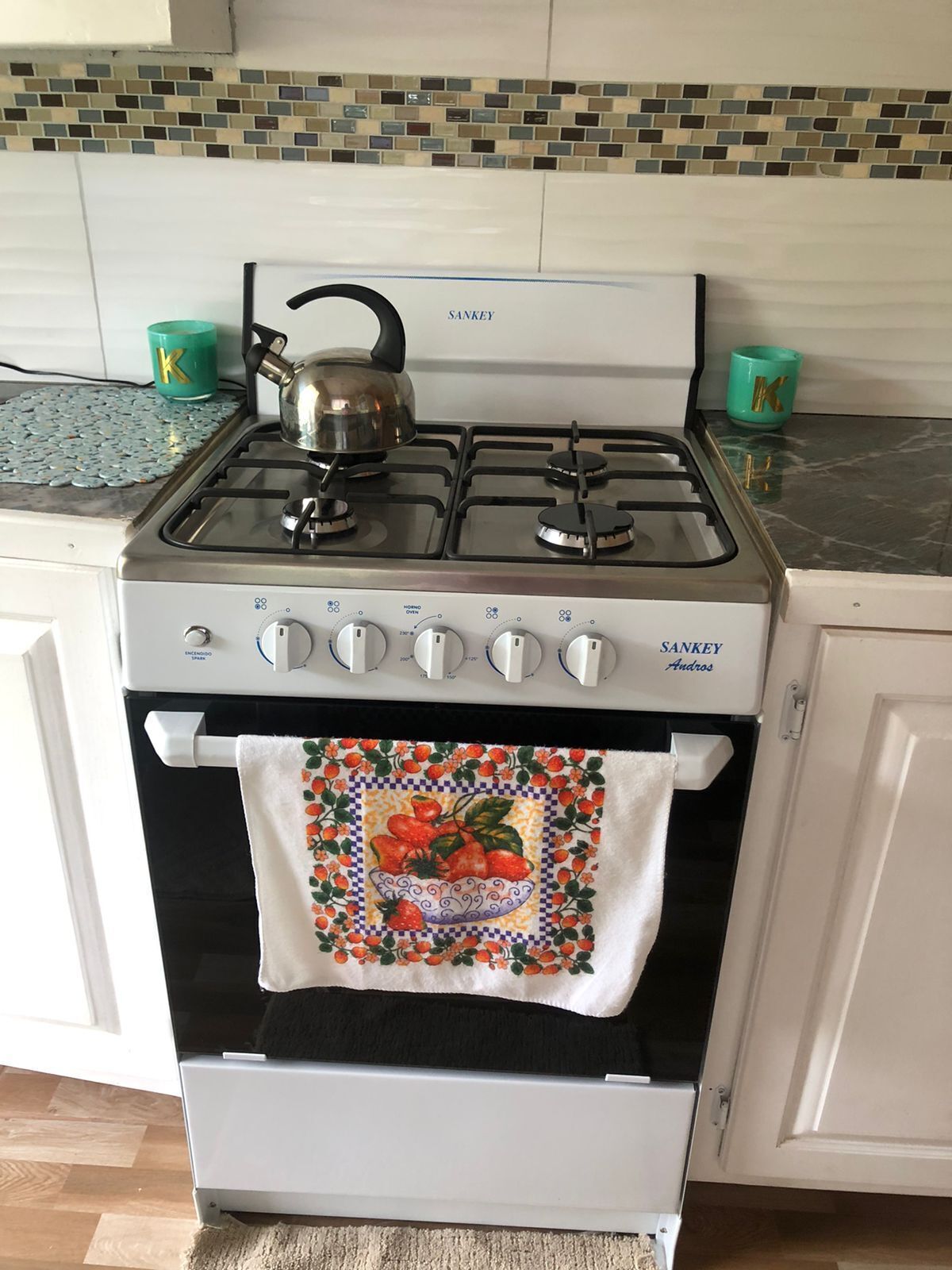 Micro-ondes, four, plaque de cuisson