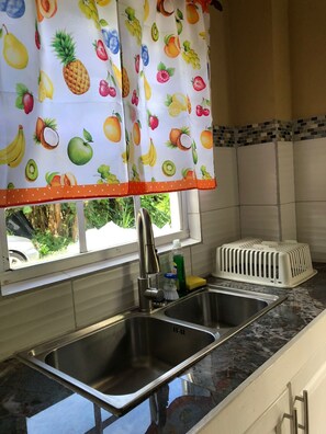 Microwave, oven, stovetop - River Valley View Apartment: Tranquil Relaxation (St. George's)