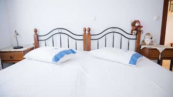 Iron/ironing board, travel cot, WiFi, bed sheets