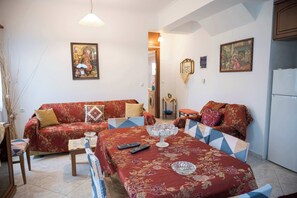 Interior - Mountain Voyage Residences | Serene Lesvos Stay (Vatoussa)