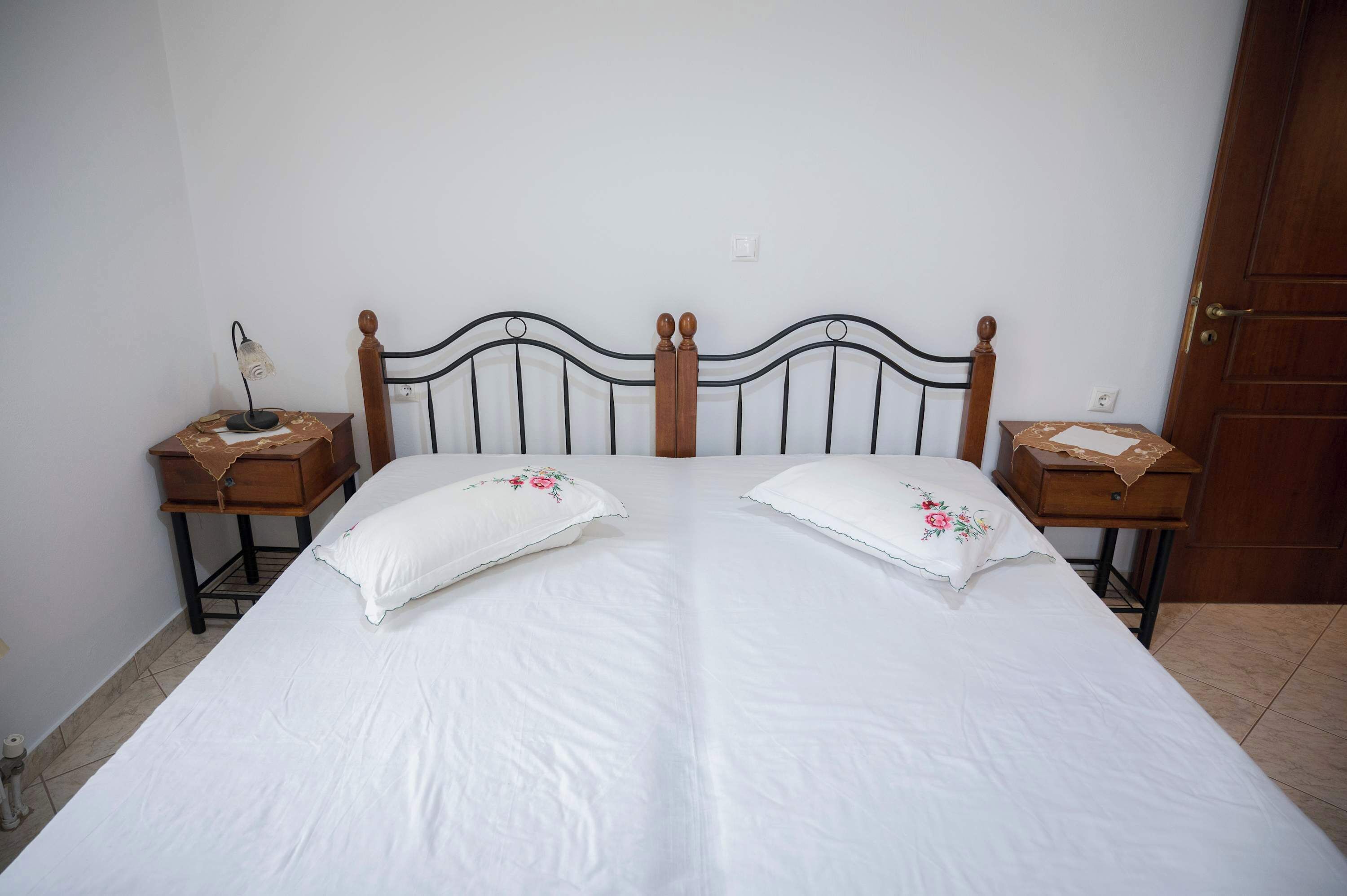 Ferros/tábuas de passar roupa, berço de viagem, Wi-Fi, roupa de cama