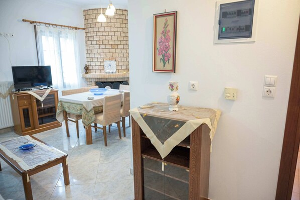 Dining - Mountain Voyage Residences | Serene Lesvos Escape (Vatoussa)