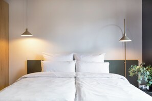 Design Apartment mit Kingsize Bett | Premium bedding, desk, laptop workspace, blackout curtains - STAYERY Osnabrück City - stylish Apartments (Osnabrueck)