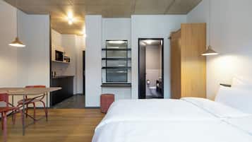 Design-Apartment, 1Â King-Bett | Hochwertige Bettwaren, Schreibtisch, laptopgeeigneter Arbeitsplatz