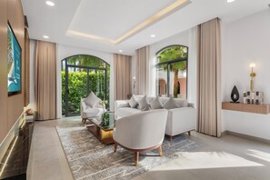 Standard Villa, Birden Çok Yatak, Sigara İçilmez, Mutfak (Living Room) | Oturma odası | Kablolu TV kanalları bulunan 43 inç LCD televizyon 