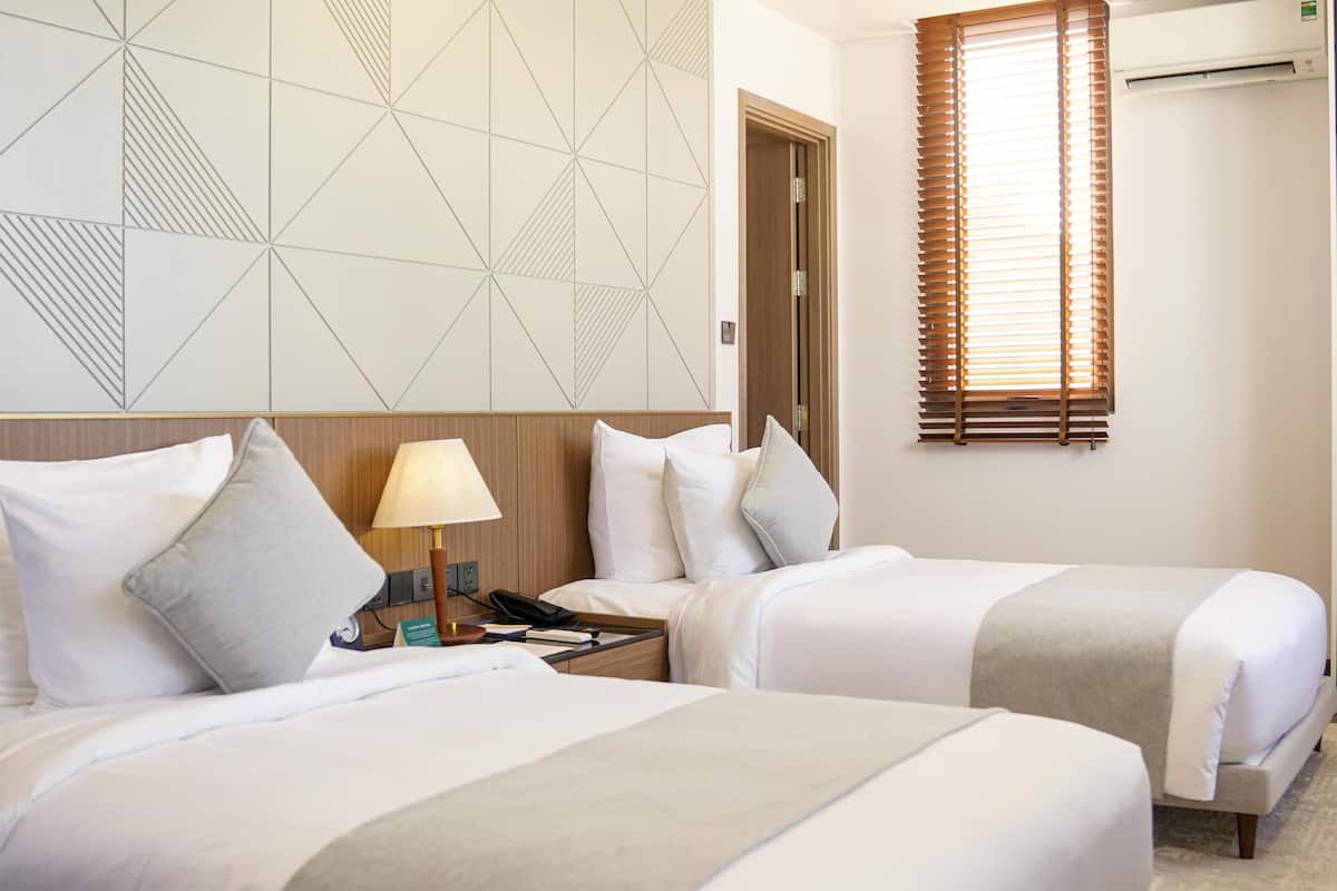 Standard Room, 2 Twin Beds, Balcony, Ocean View | Soundproofing, free WiFi, bed sheets