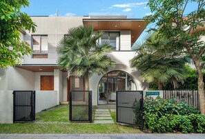 Standard-Villa, Mehrere Betten, Nichtraucher, Gartenblick (Living Room) | Fassade der Unterkunft