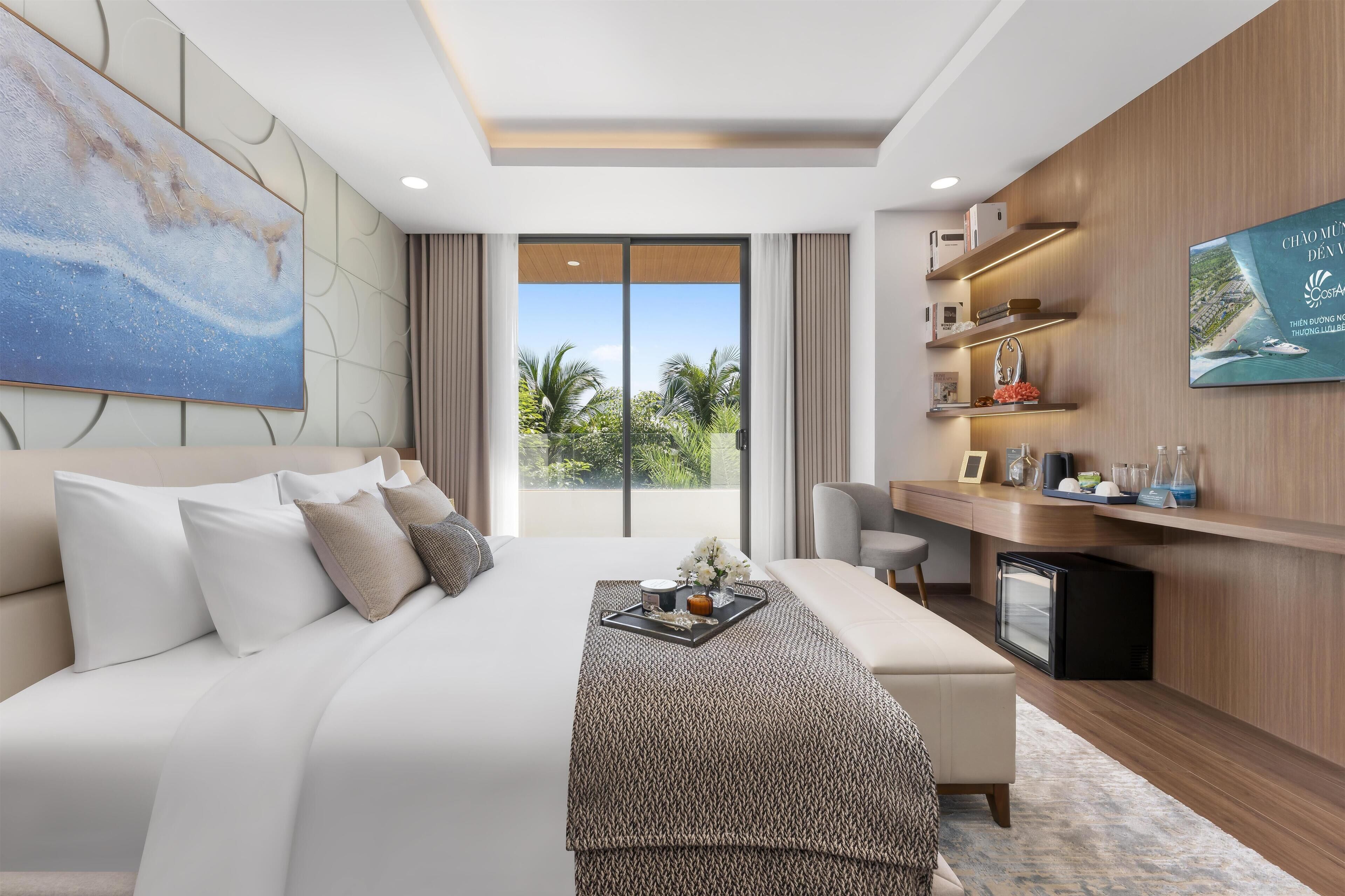 Standard Room, 1 Queen Bed, Balcony, Garden View