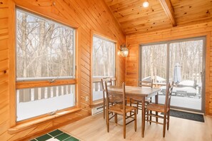 Dining - Private & Pet Friendly | Hot Tub~Fire Pit~Sunroom (Swanton)
