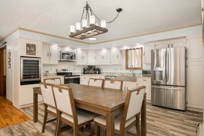 Fridge, microwave, oven, stovetop - Private & Pet Friendly | Hot Tub~Fire Pit~Sunroom (Swanton)