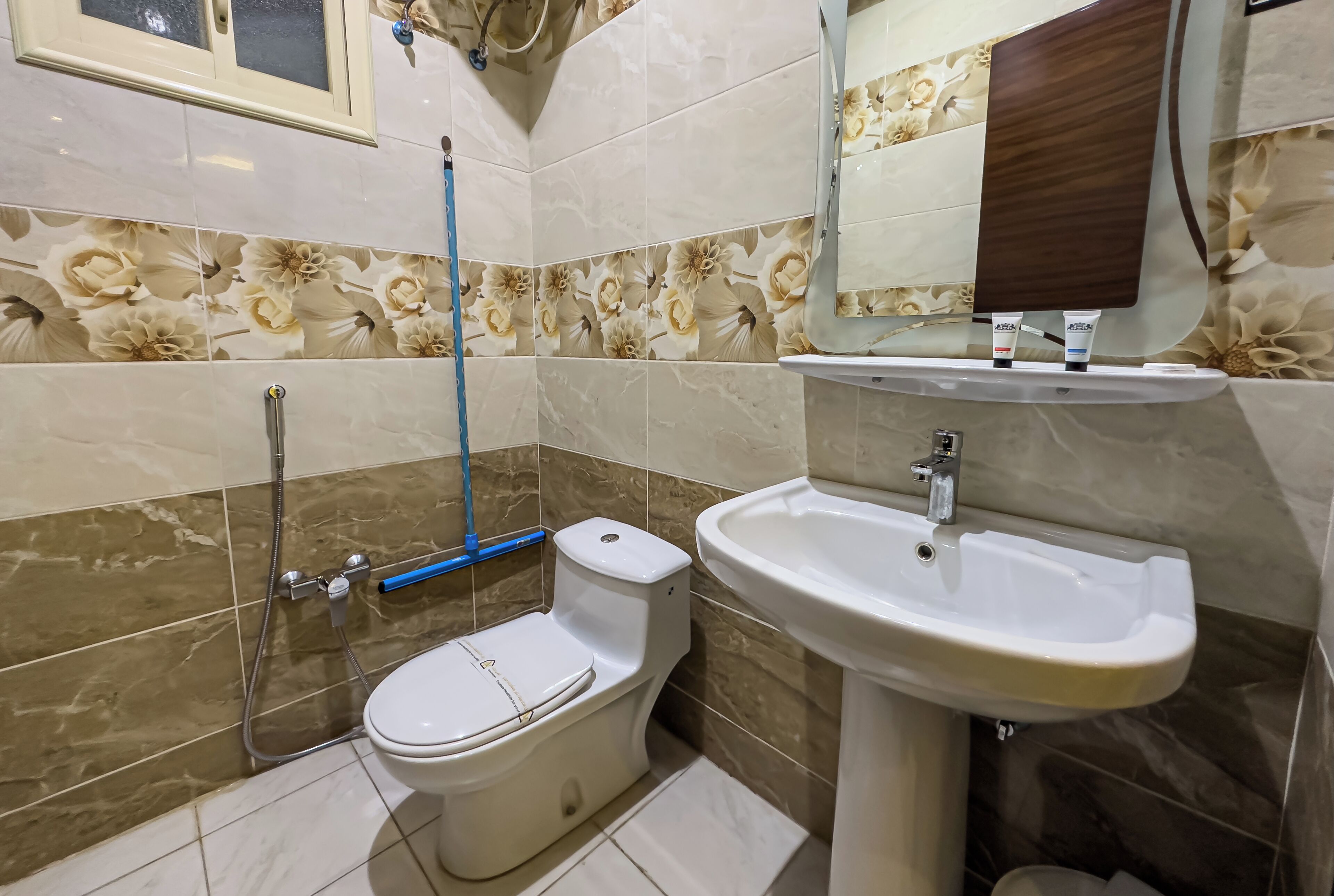 Slippers, bidet, towels, soap