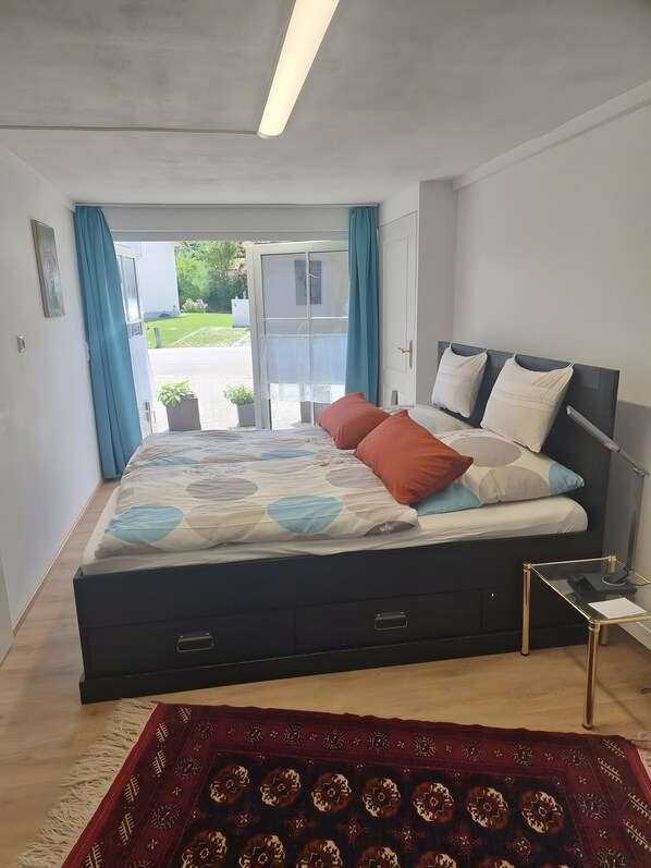 Iron/ironing board, WiFi - Apartment 'Fewo Unten Nähe Ammersee' with Terrace and Wi-Fi (Utting)