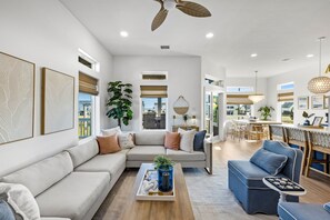 TV connectée, cheminée, jeux vidéo, livres