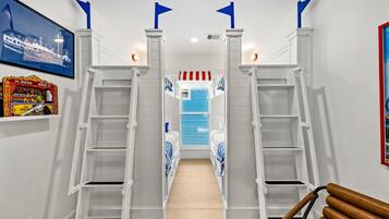 5 chambres, bureau, fer et planche Ă repasser, lit parapluie