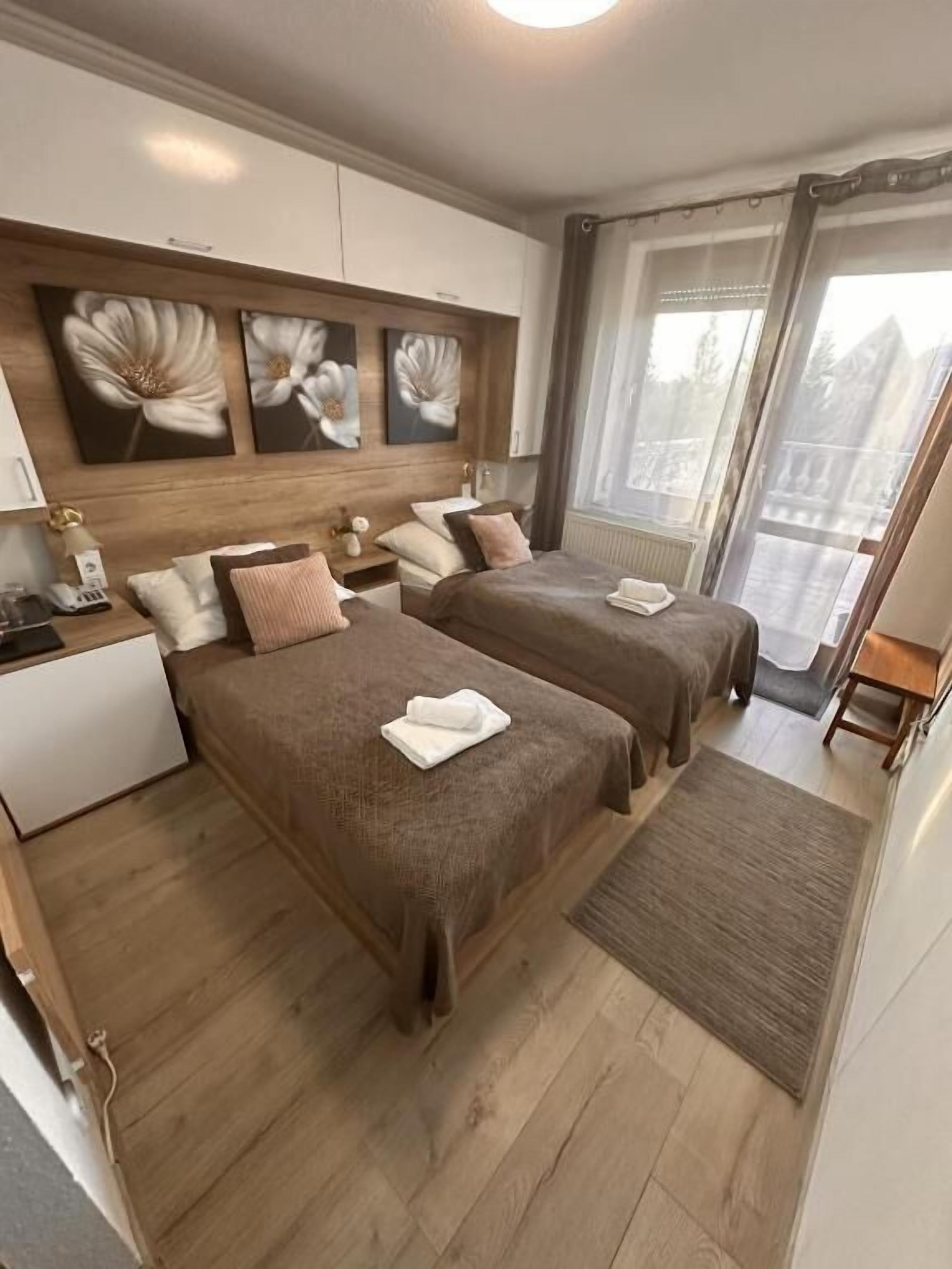 In-room safe, desk, laptop workspace, free WiFi