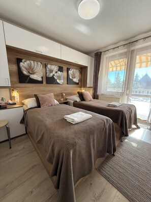 Standard Double or Twin Room | In-room safe, free WiFi, bed sheets - Le Rose Suites & Park Hotel Budapest (Budapest)