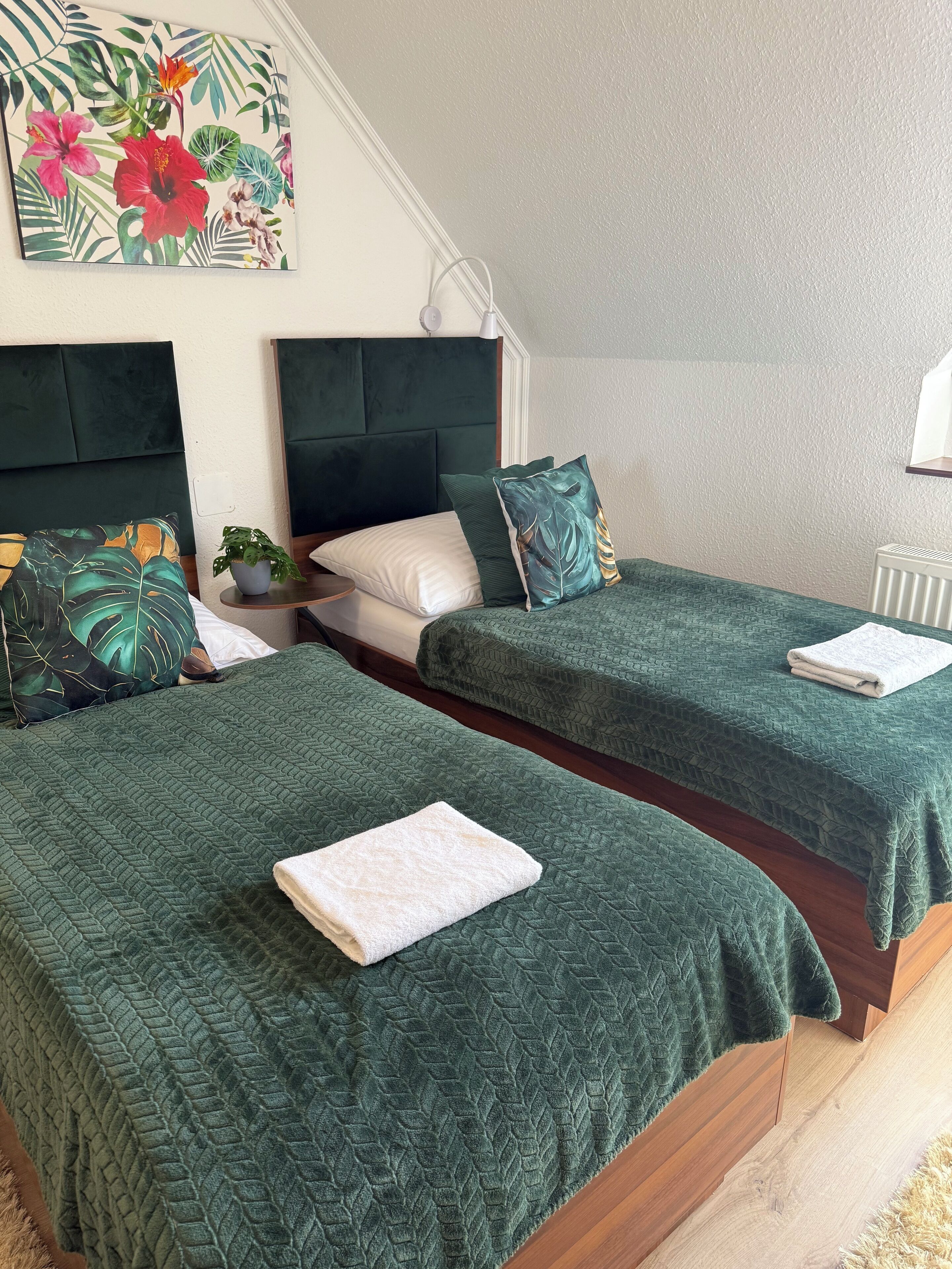 Habitación estándar con 1 cama matrimonial o 2 individuales | Caja de seguridad en la habitación, wifi gratis y ropa de cama 